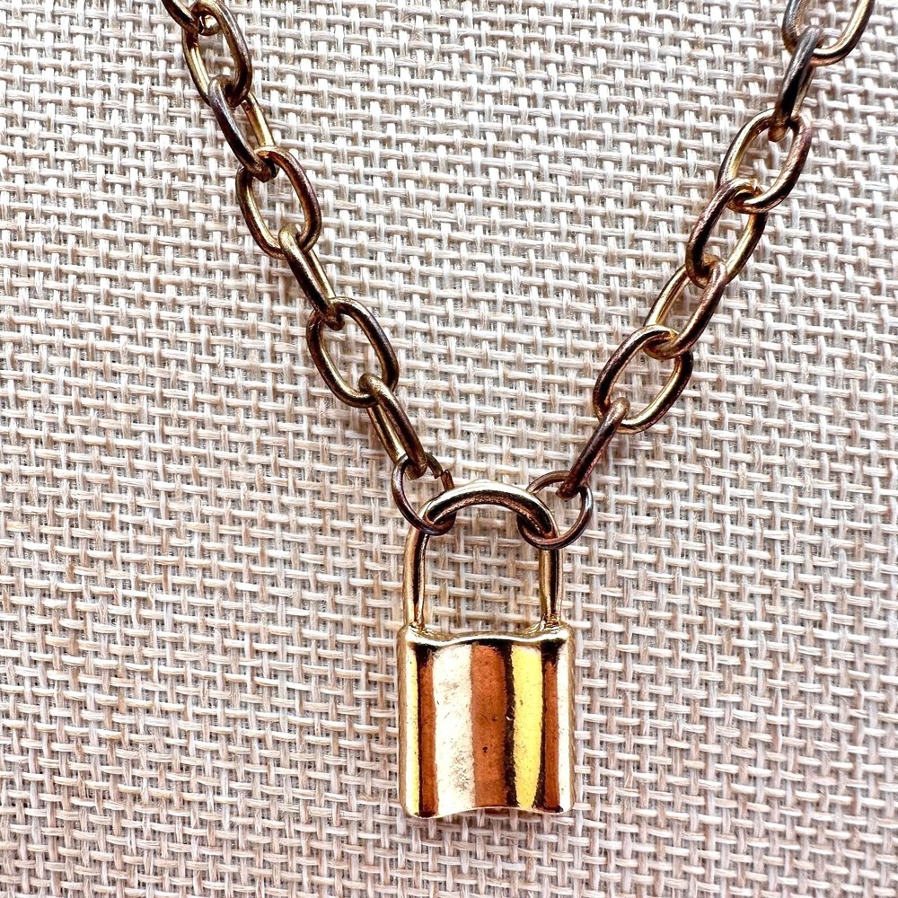 Vintage 90s Gold Tone Rolo Chain Padlock Pendant Necklace Women's Jewelry Retro